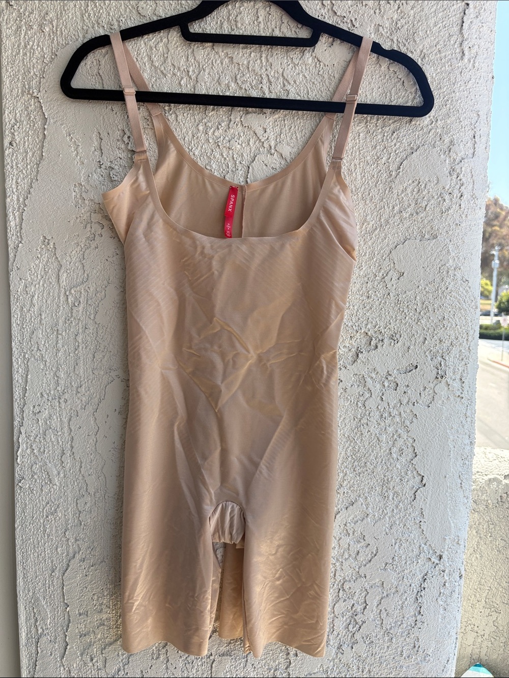 SPANX Beige Nude Seamless Shapewear Bodysuit